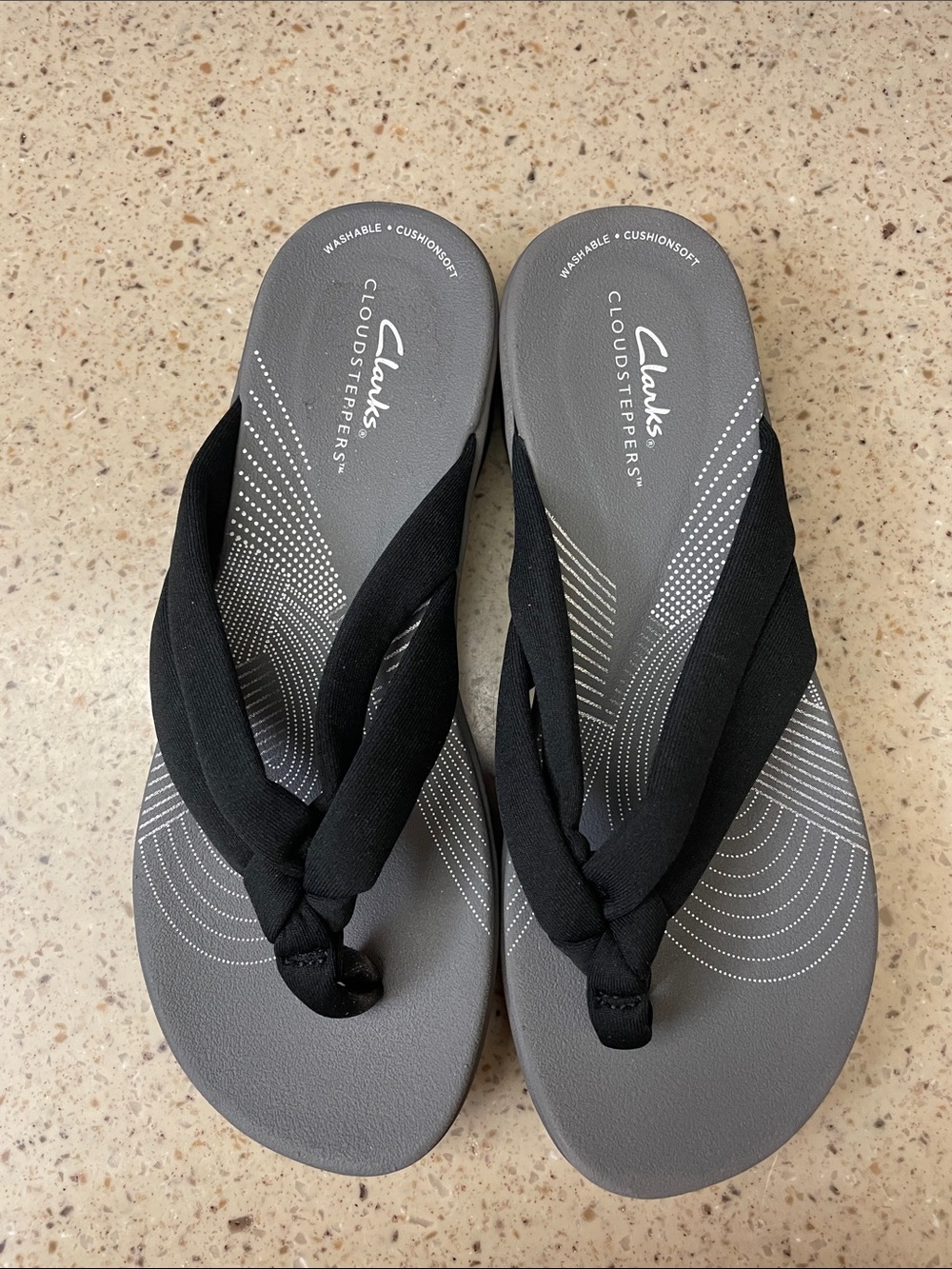 Clarks Cloudsteppers Black Knotted Strap Gray Footbed Flip Flops